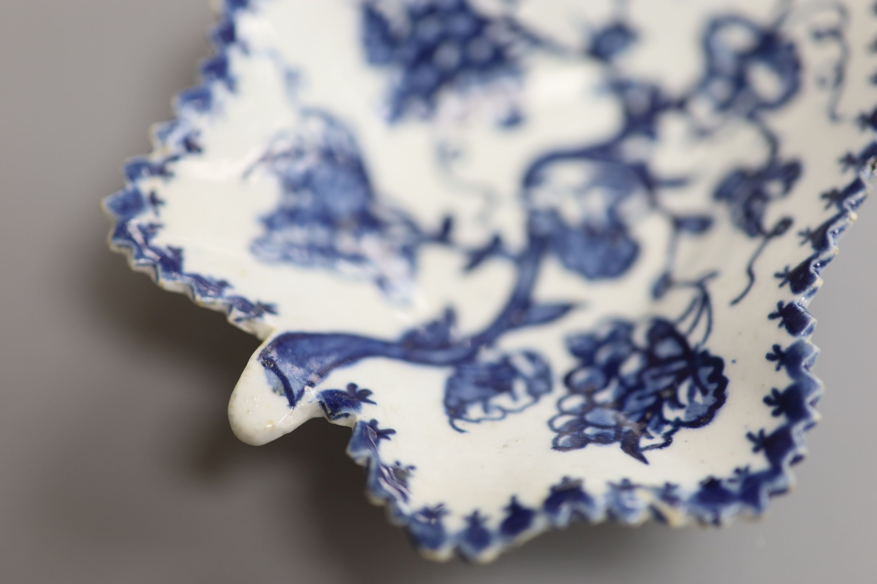 A Lowestoft leaf shaped dish, with grape vines, c.1775, length 10cm